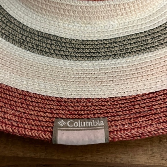 Columbia straw hat, 55% paper/ 45% polyester, in very good condition main image 5